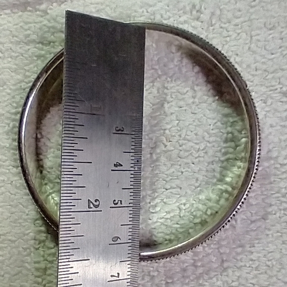 Silvertone textured bangle bracelet - Picture 2 of 4